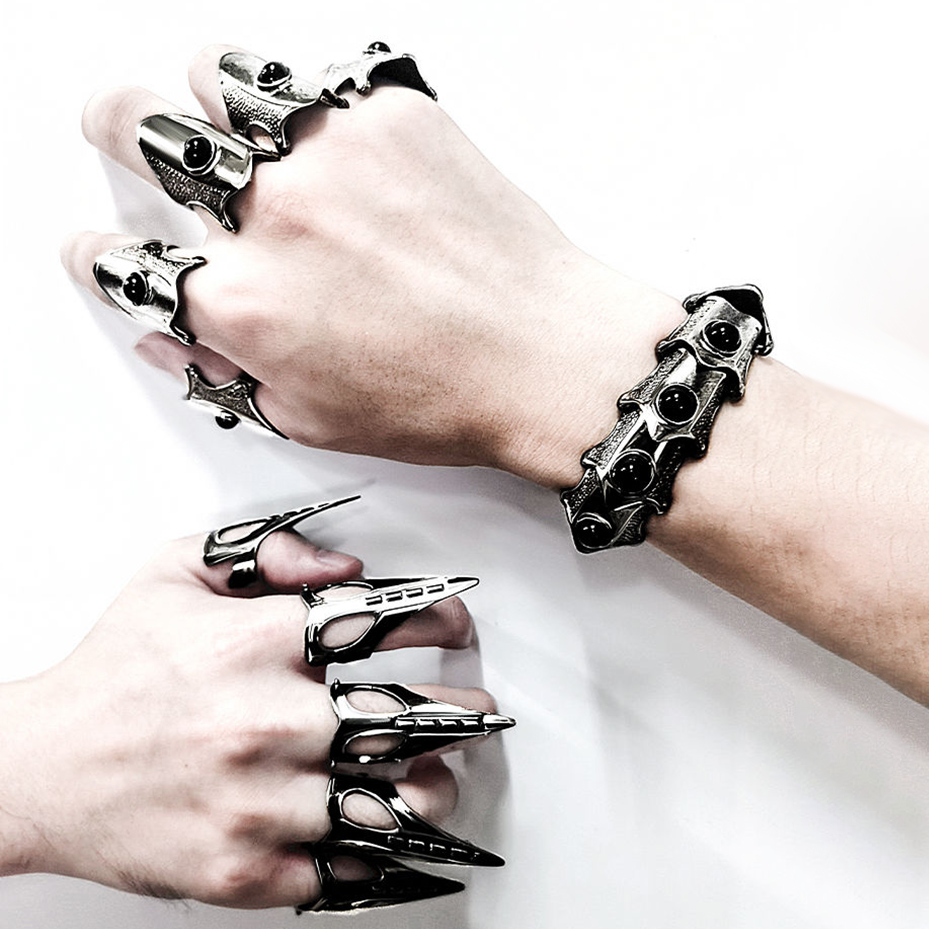 The Witch King's Adjustable Gauntlets