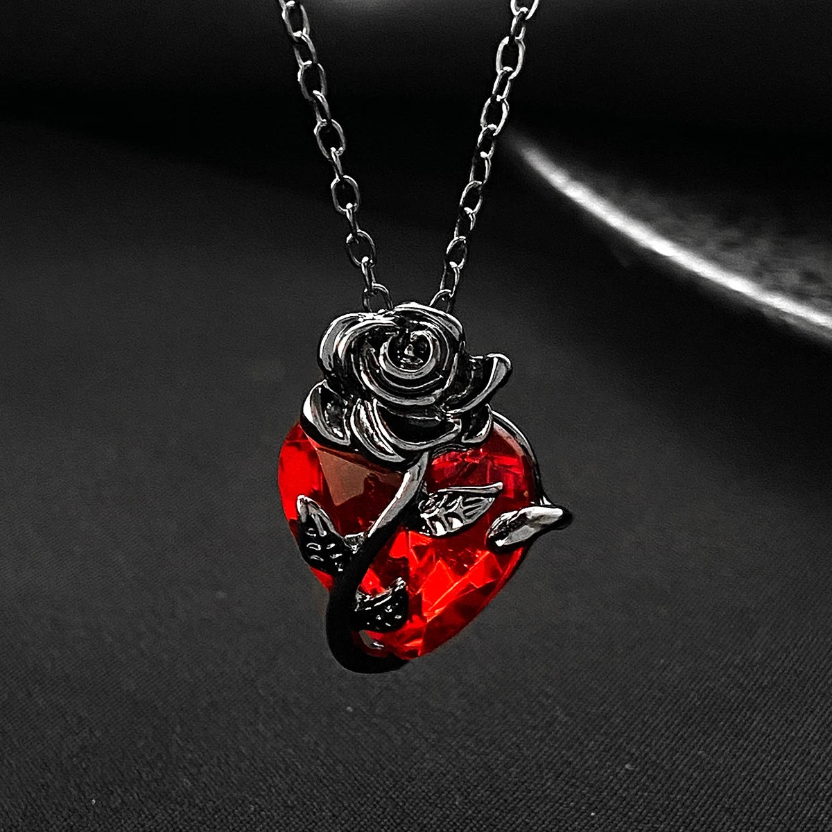 The Heart Rose Necklace