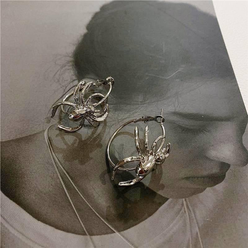 Crawling Spider Hoop Earrings - Wyvern's Hoard