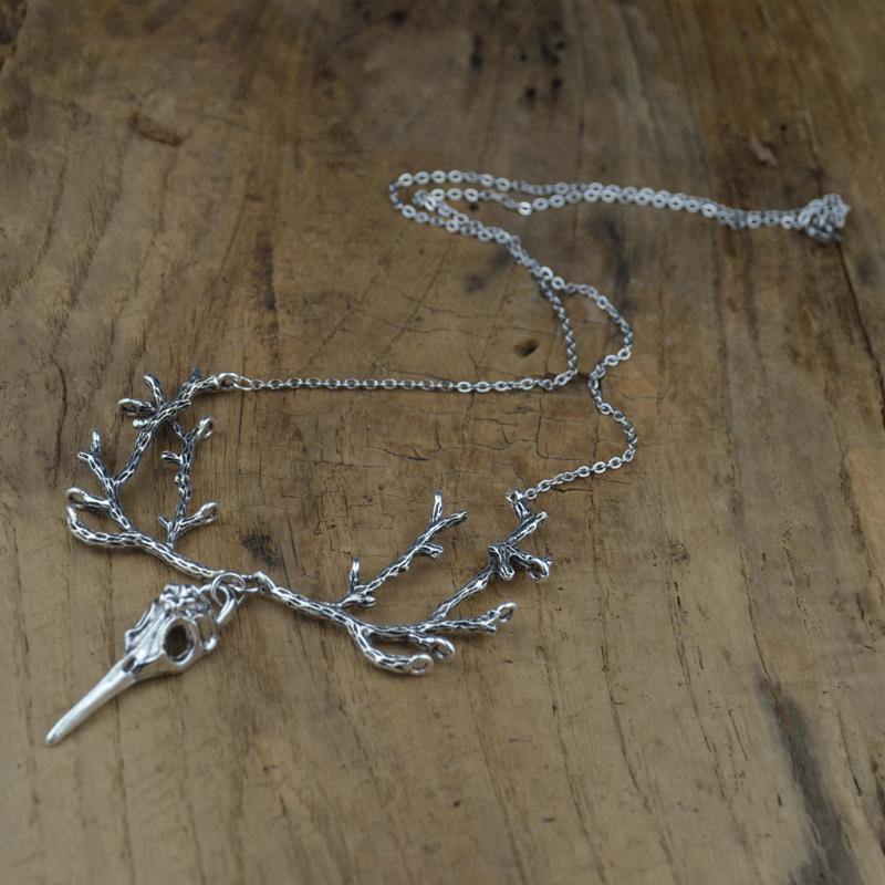 Hanging Raven Skull Necklace - Wyvern's Hoard
