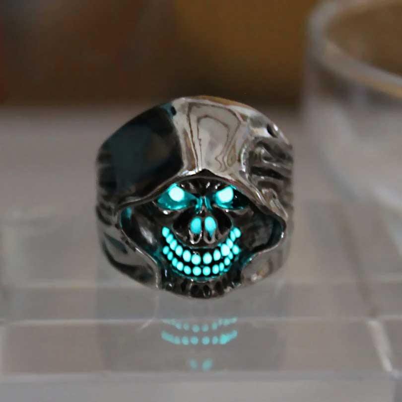 Glow In The Dark Hooded Skull Ring - Wyvern's Hoard