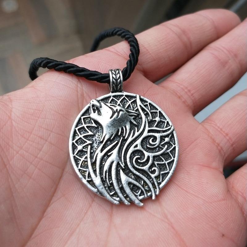 Fenrir Wolf Medallion Necklace - Wyvern's Hoard