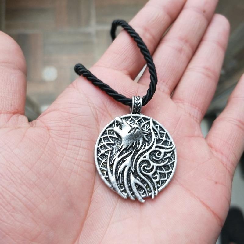 Fenrir Wolf Medallion Necklace - Wyvern's Hoard