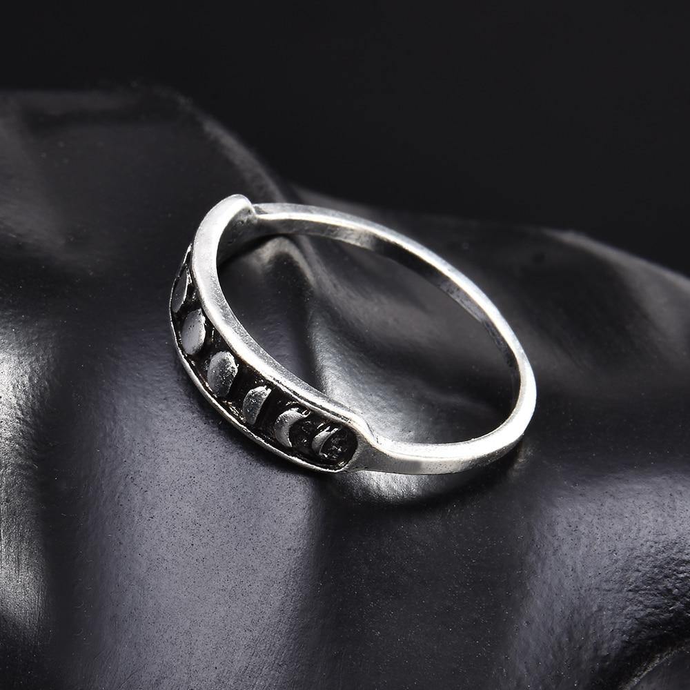 Phases of the Moon Ring - Wyvern's Hoard