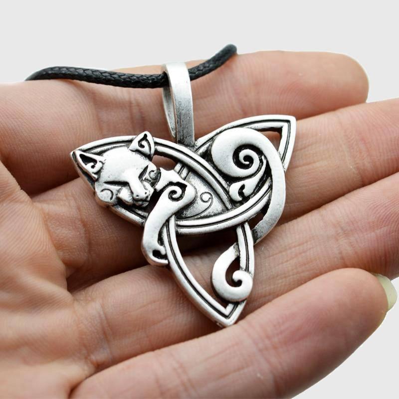 Fylgja Fox Triquetra Necklace - Wyvern's Hoard