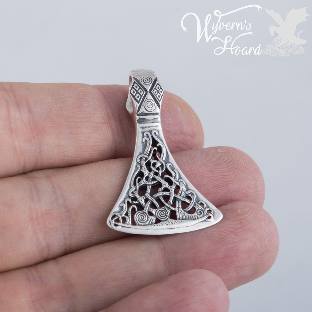 Majestic Viking Axehead with Mammen Motif Necklace