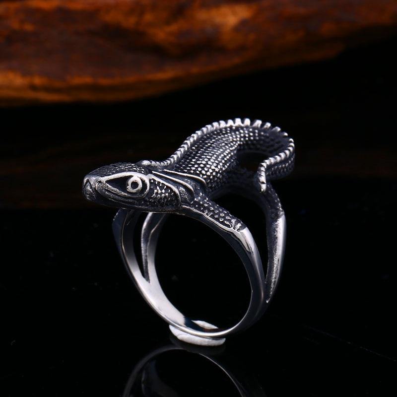 Crawling Lizard Ring - Wyvern's Hoard