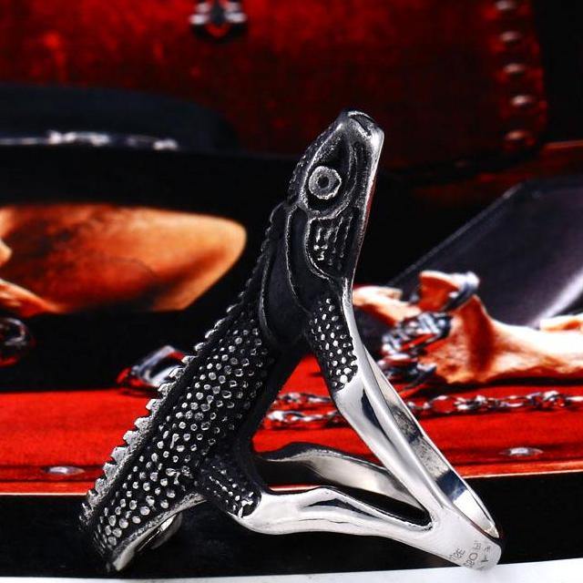 Crawling Lizard Ring - Wyvern's Hoard