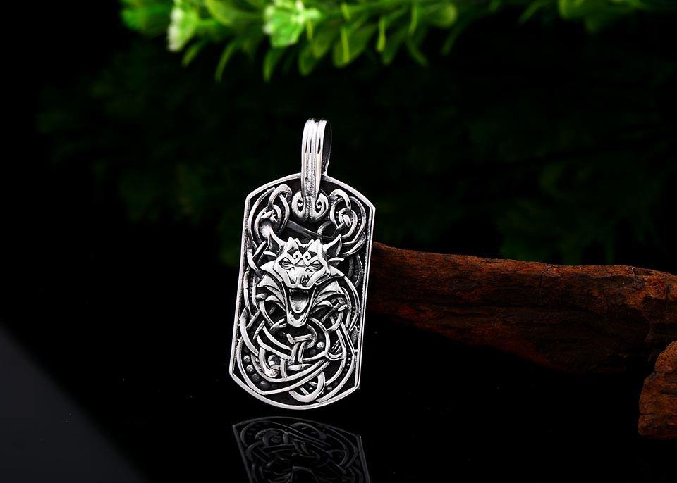 Wolf's Howl Amulet Necklace - Wyvern's Hoard