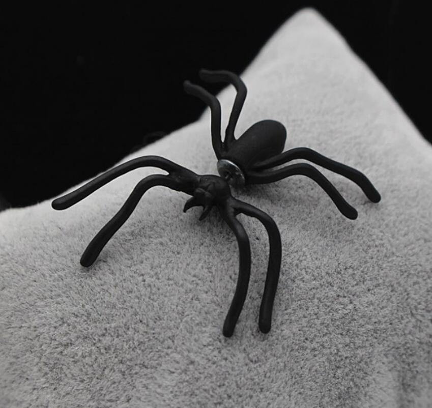Crawling Spider Earrings (1 Pair) - Wyvern's Hoard