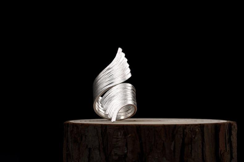 Folding Angel Wings Resizeable Ring - Wyvern's Hoard