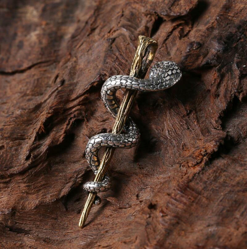 Climbing Cobra Pendant - Wyvern's Hoard