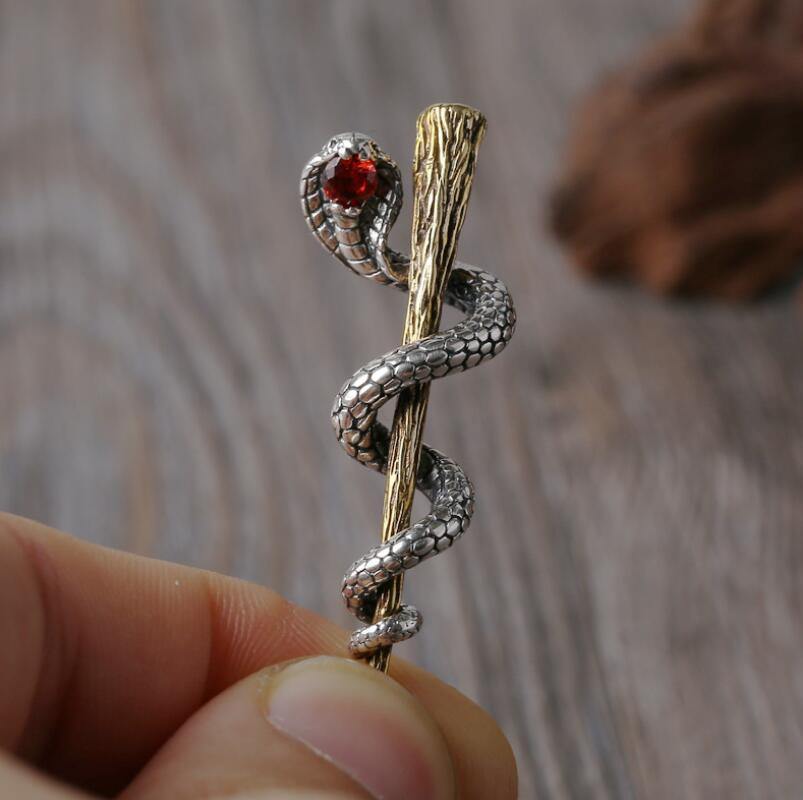 Climbing Cobra Pendant - Wyvern's Hoard