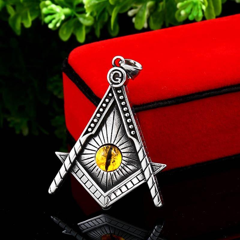 Masonic Eye Of Providence Necklace - Wyvern's Hoard