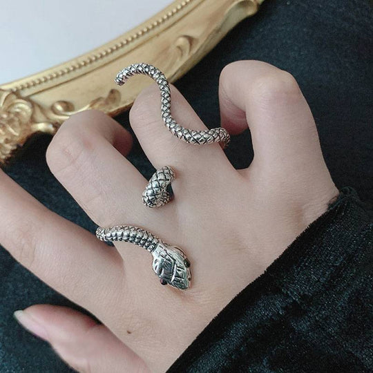 Slithering Snake Ring – Wyvern's Hoard