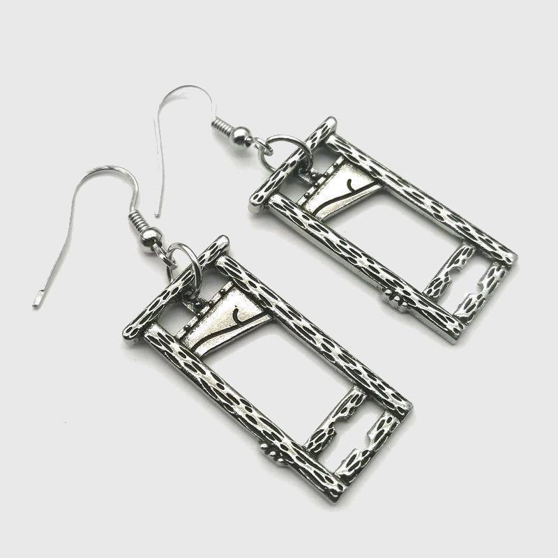 The Guillotine Necklace - Wyvern's Hoard