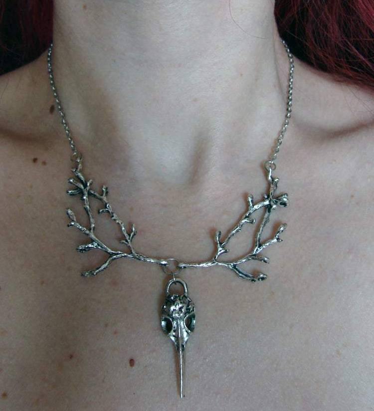Hanging Raven Skull Necklace - Wyvern's Hoard