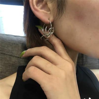 Crawling Spider Hoop Earrings - Wyvern's Hoard